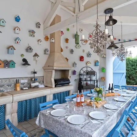Sleeps 14 Pool Wifi